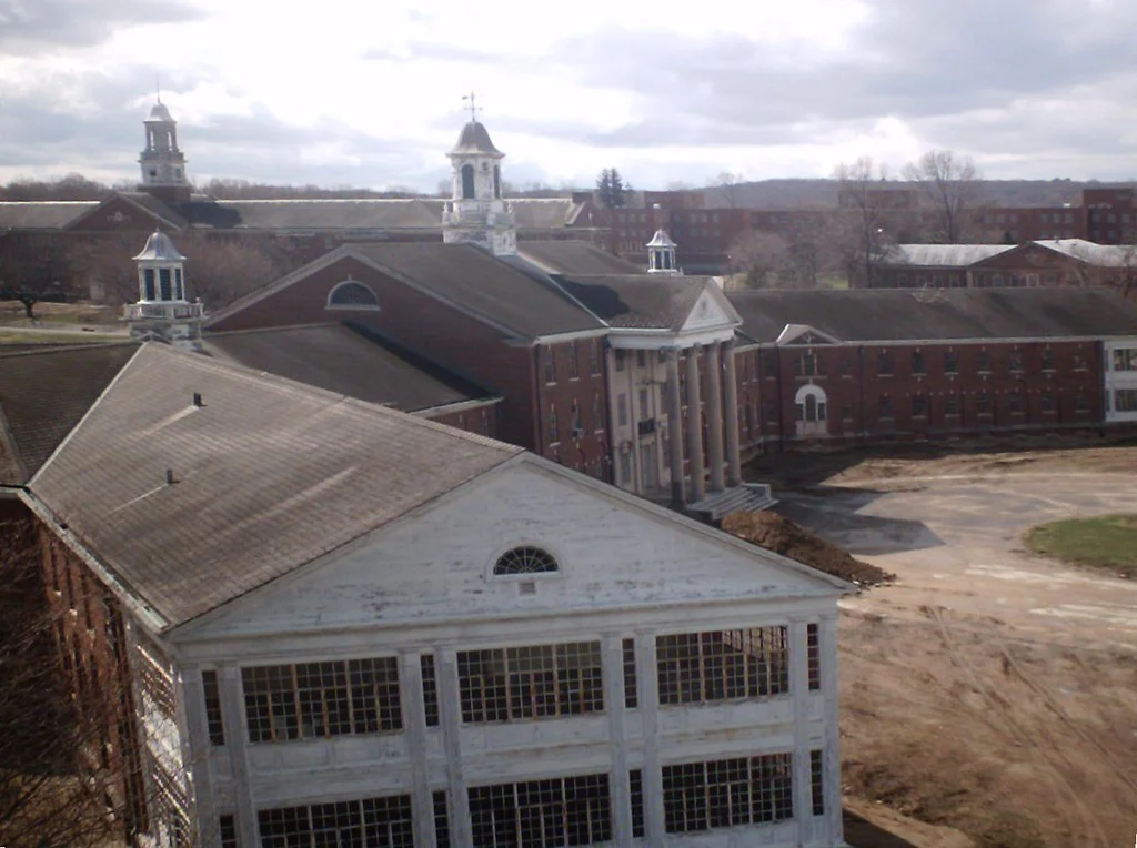 Reading a campus from its rooflines