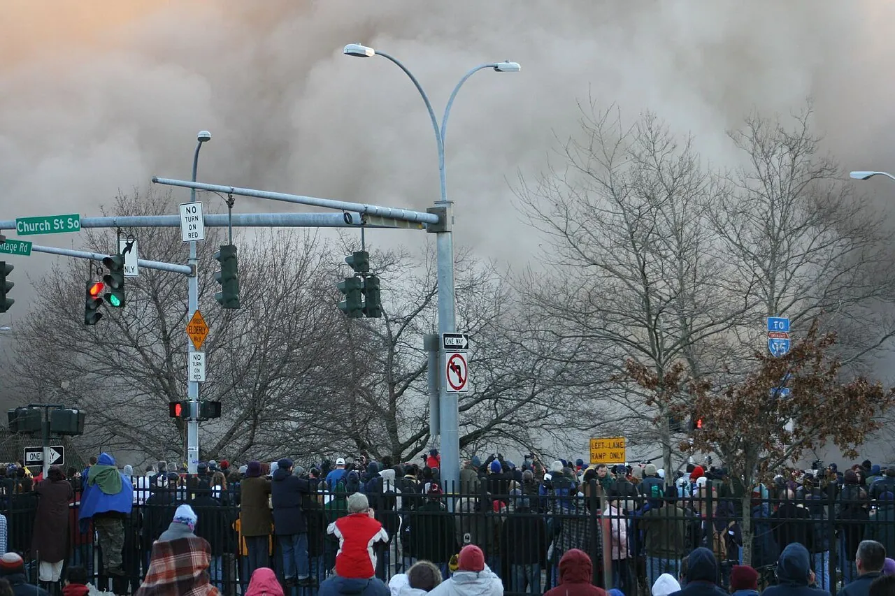 Dust cloud coming towards crowd