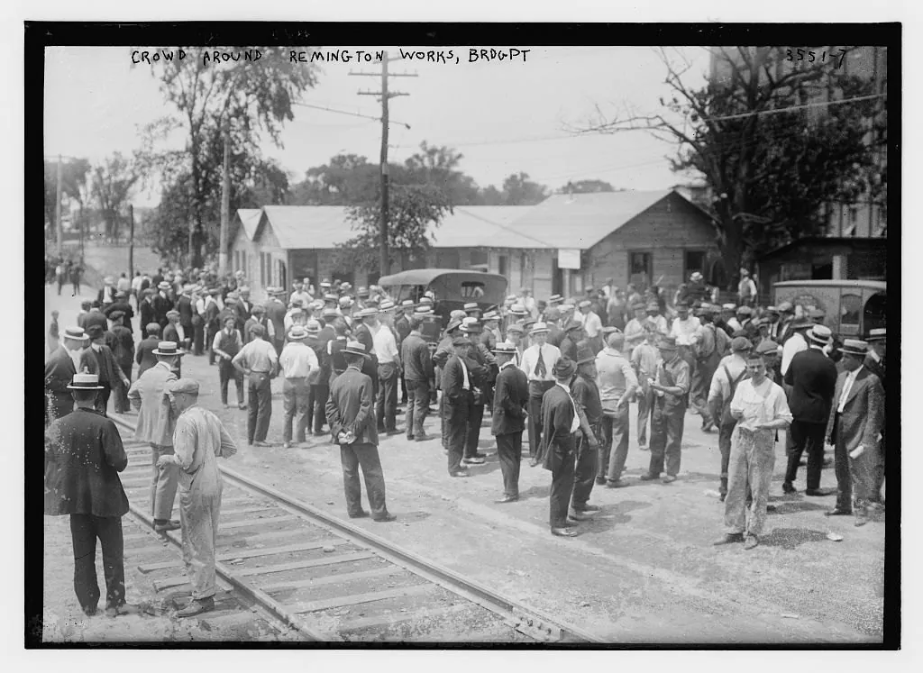 Crowd around Remington works, Brdgpt (i.e., Bridgeport)