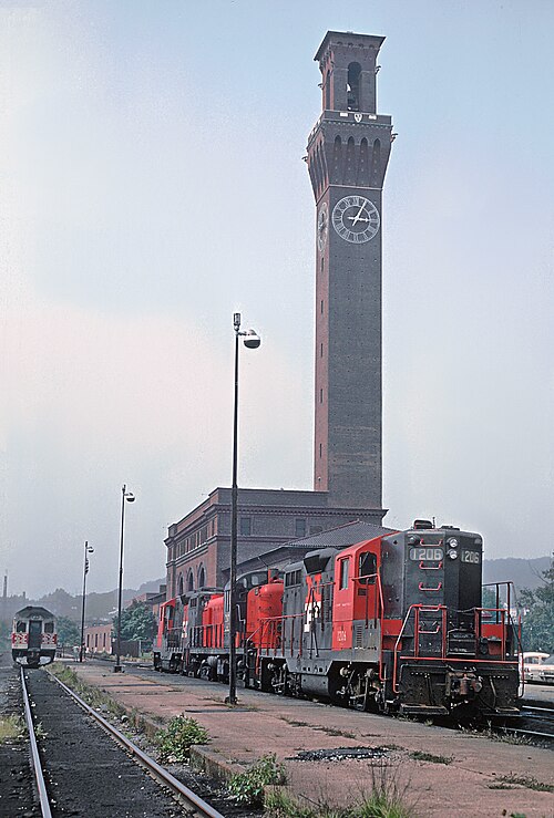 New Haven Railroad locomotives and RDC at Waterbury station, August 1968
