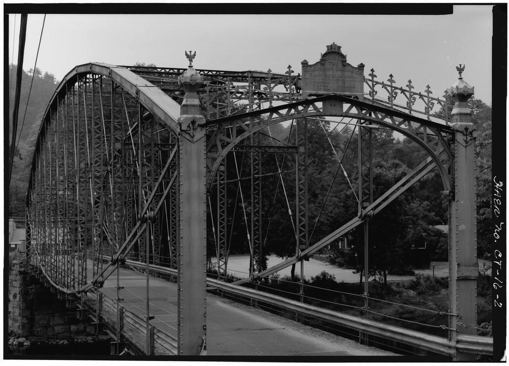 Detail 3/4 view showing bridge plate and portal decoration