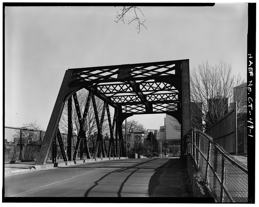 1.  WEST PORTAL, VIEW EAST - Walnut Street Railroad Bridge, Walnut Street over AMTRAK, Hartford, Hartford County, CT · May 1991