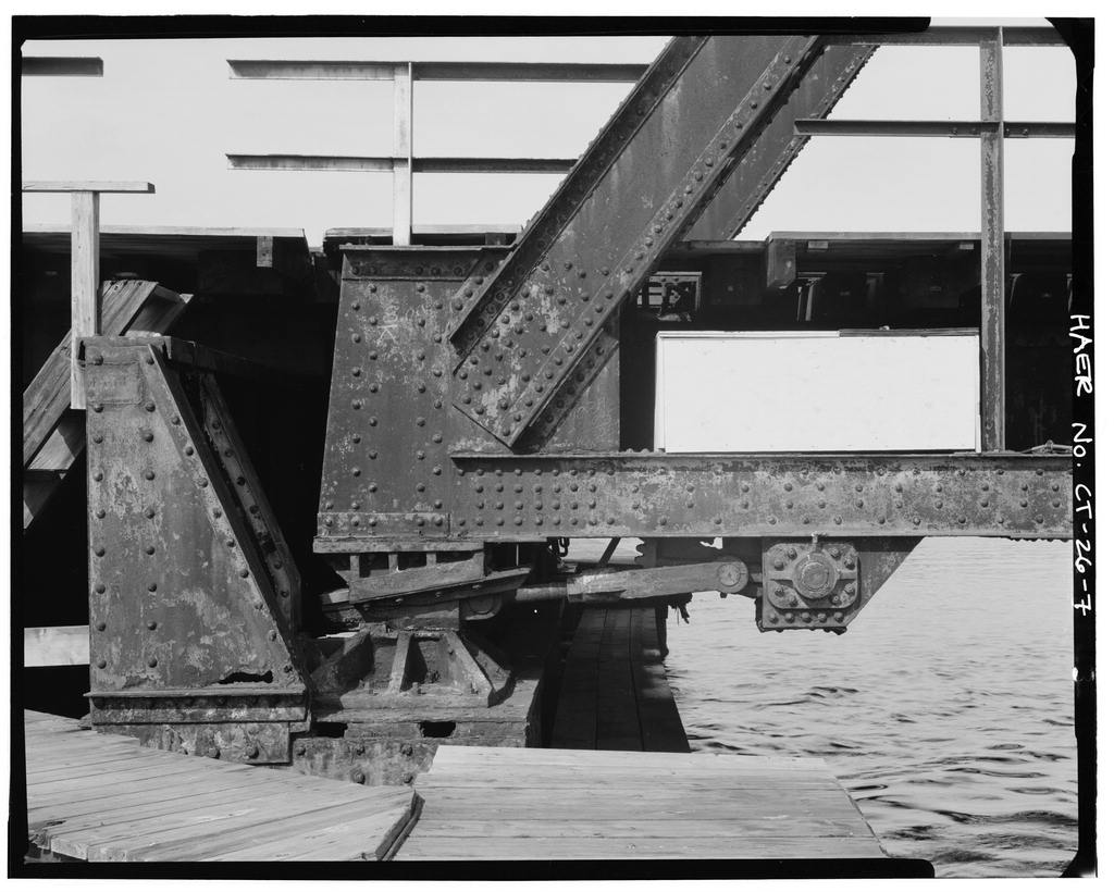 Detail of end pier wedge and wedge lock
