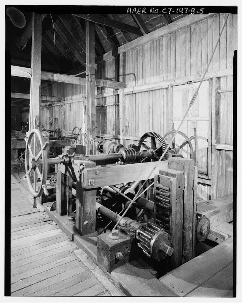 View northwest, detail of operating mechanism, gate closed